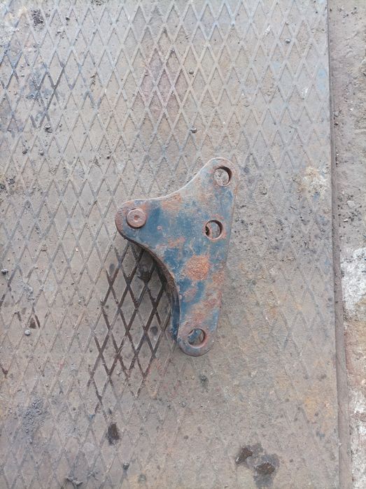 Сережка довантажувача центральної тяги ЮМЗ 40-4605104