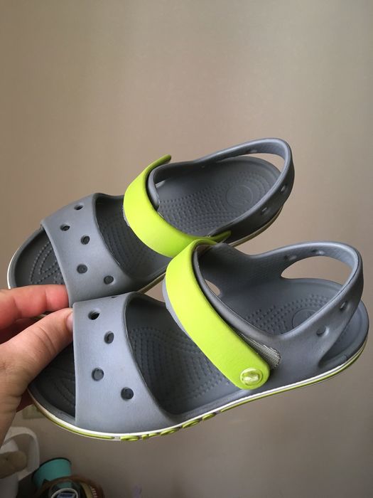 Детские босоножки crocs.