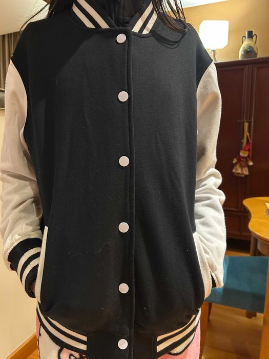 casaco da Urban Classics L preto c/ apontamentos brancos