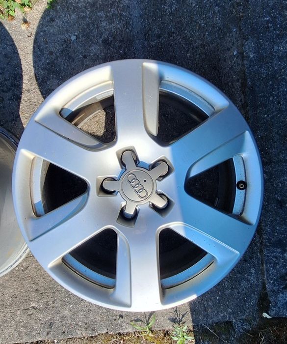 Felgi aluminiowe Audi 17"   4G0601025L komplet dekielki sruby ET37