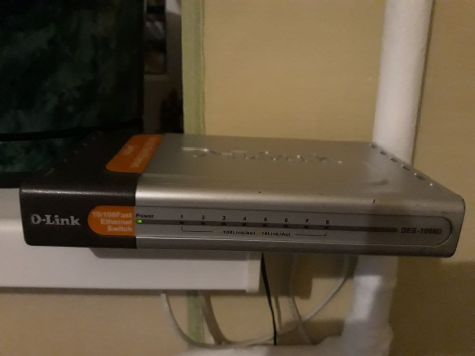 Коммутатор свитч роутер на 8 портов D-Link DES-1008D с блоком питания