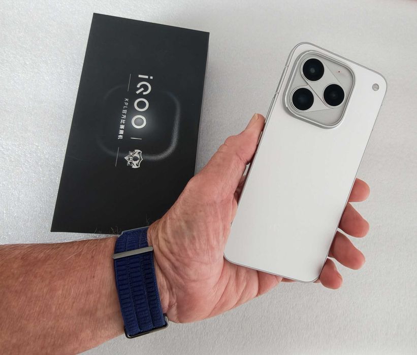 Vivo IQOO 16 - 16GB/512GB Branco