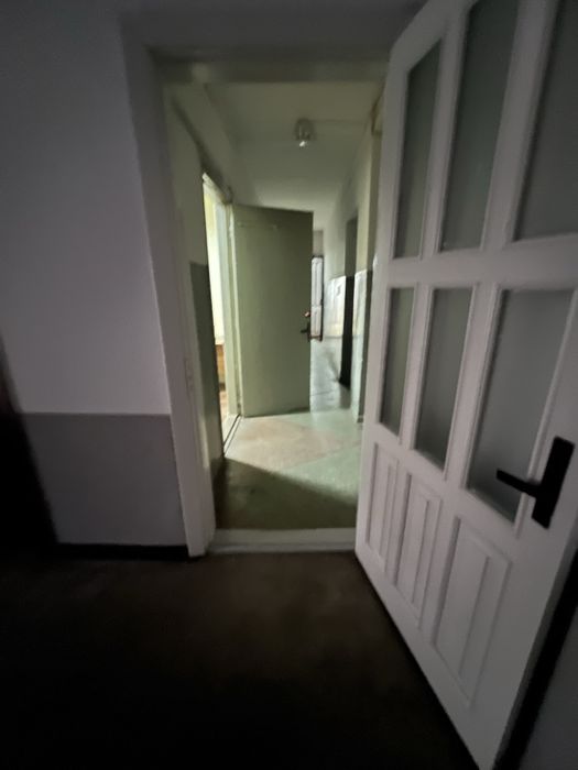 Оренда 2 приміщ.: 30.4 м. кв./12.9 м.кв., Центр, вул. Відінська, 40А,