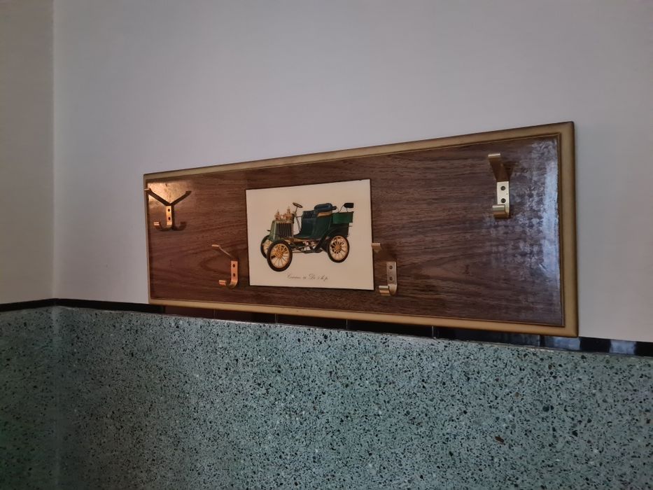 Cabide auto-portante