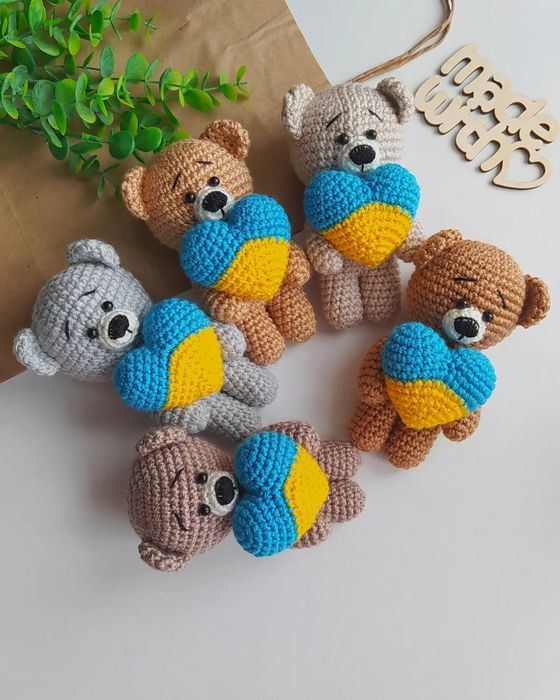 Ведмедик патріот,мишка с сердцем,подарок,для детей, в'язані іграшки