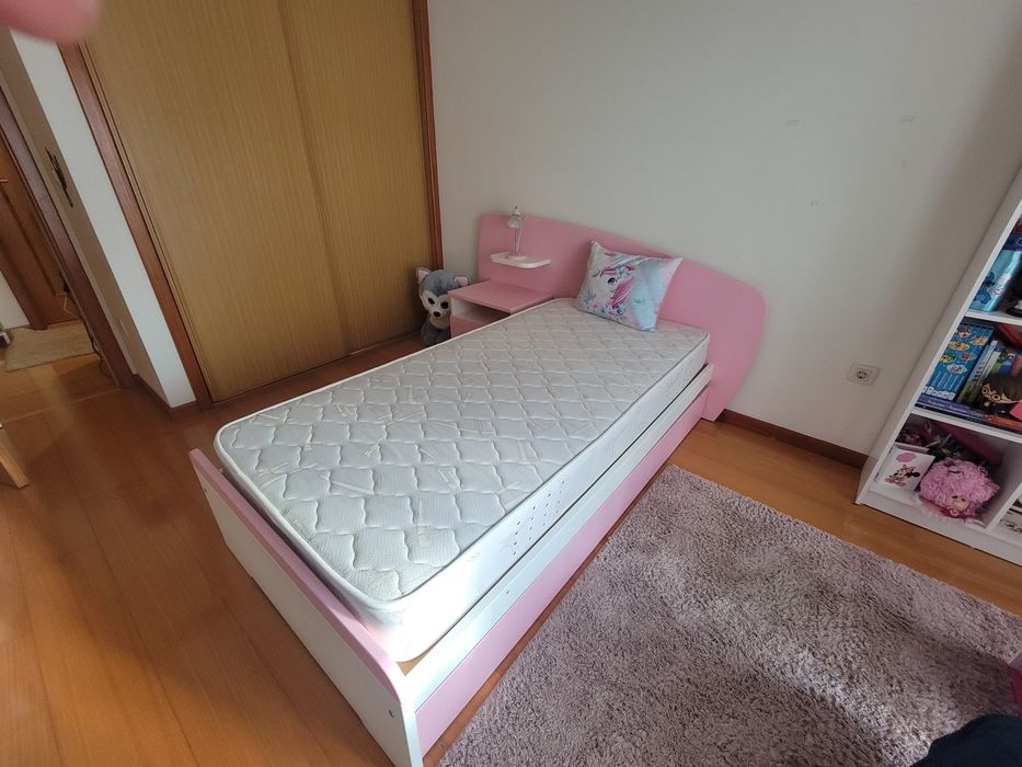 Cama Juvenil 90x190 + Colchão Ortopédico + Gaveta + Mesa Cabeceira