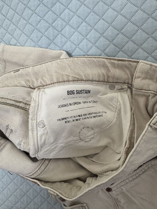Beżowe szorty do kolan Urban Outfiters bermudy
