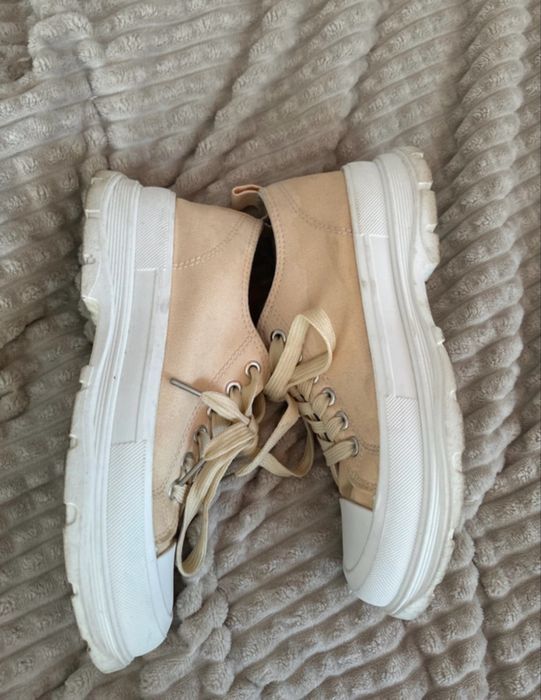 zolte teampki morelowe pull and bear