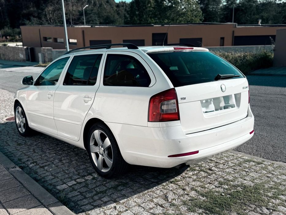 Skoda Octavia 1.6 TDi Poucos Km Nacional