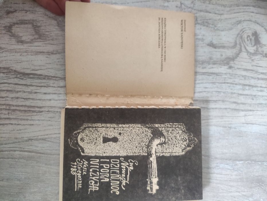 "Dzień noc i pora niczyja" Ewa Nowacka