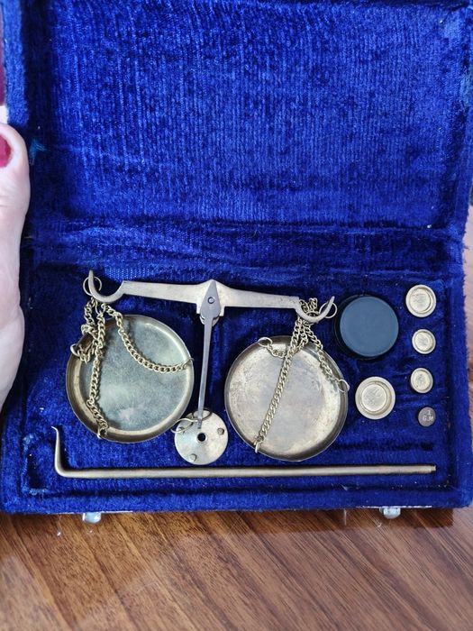 Waga jubilerska w starym stylu