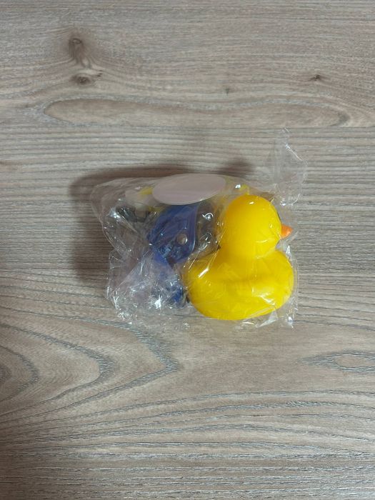 Качки Уткі в повному екіпі на руль велосипеда мотоцикла або в машину