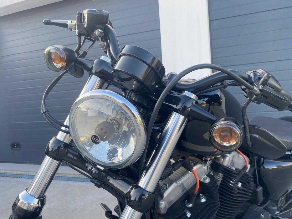 Harley-Davidson XL 1200.  48