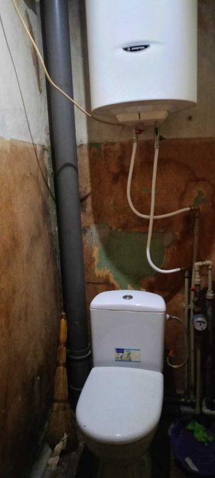 Продам двокімнатну по вул Черкасова