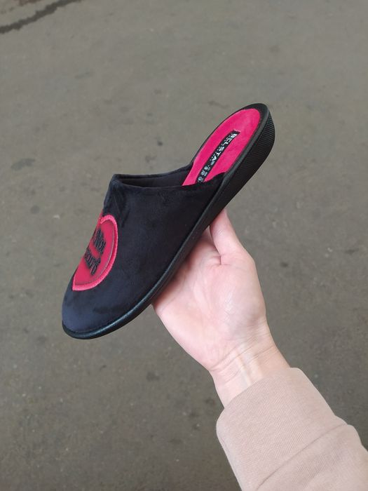 Хороший вариант для подарка чёрненькие с сердцем.270 грн.