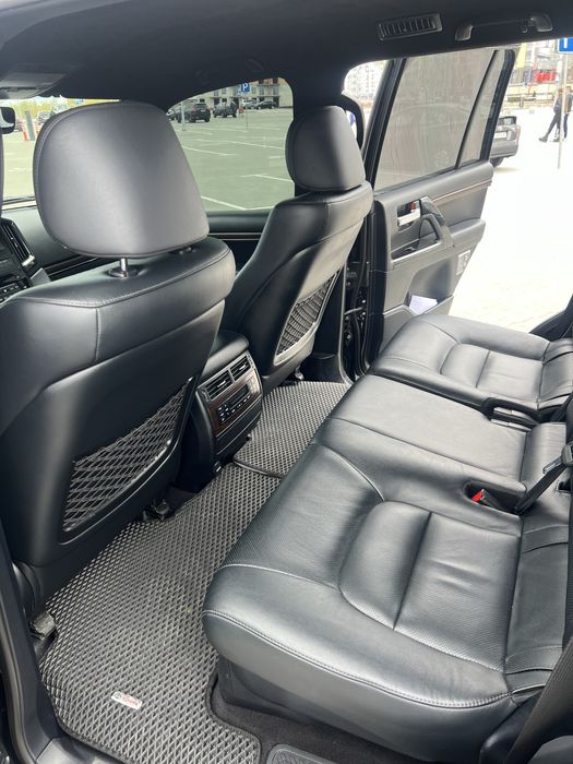 Toyota Land Cruiser 200