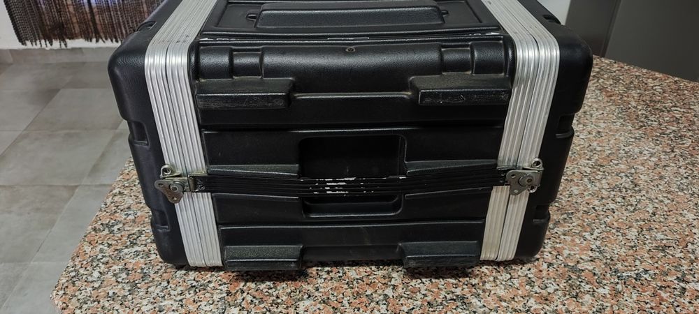 Unicase Rack 19" Case for 6 U