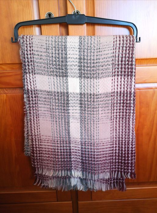 Cachecol em tons de bege, bordeaux e cinzento/preto Primark64551920334723121