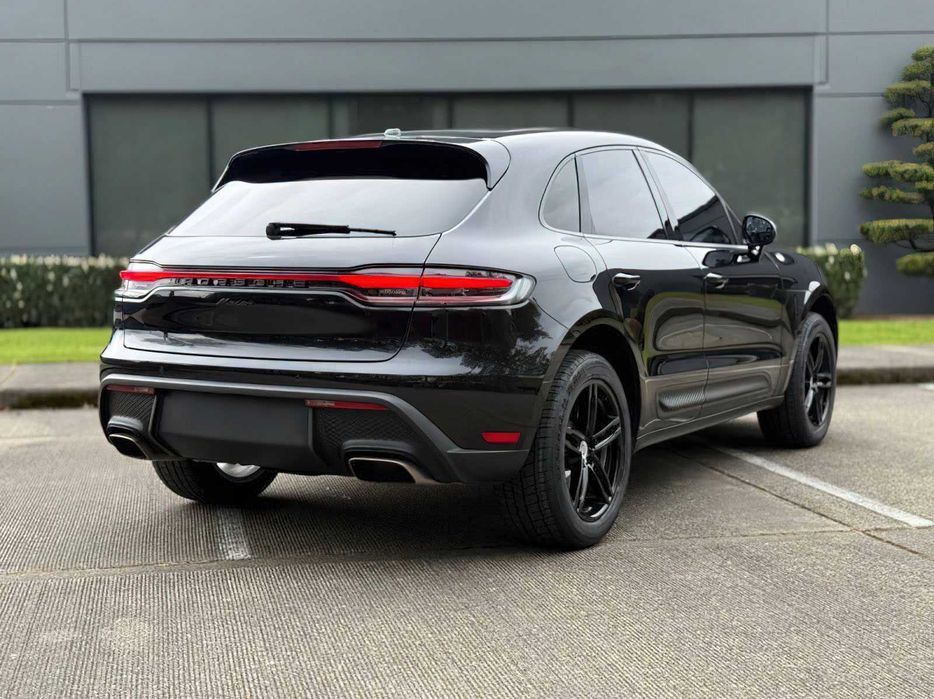 Porsche Macan      2022