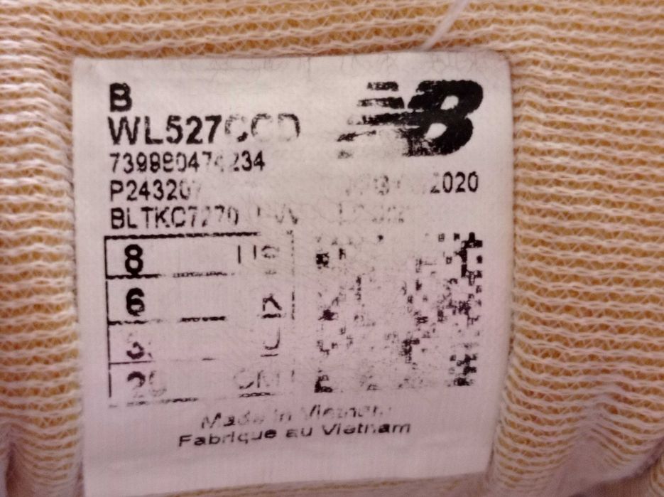 Кроссовки New balance 527 оригинал)фирменные размер-39 стелька- 25,5см