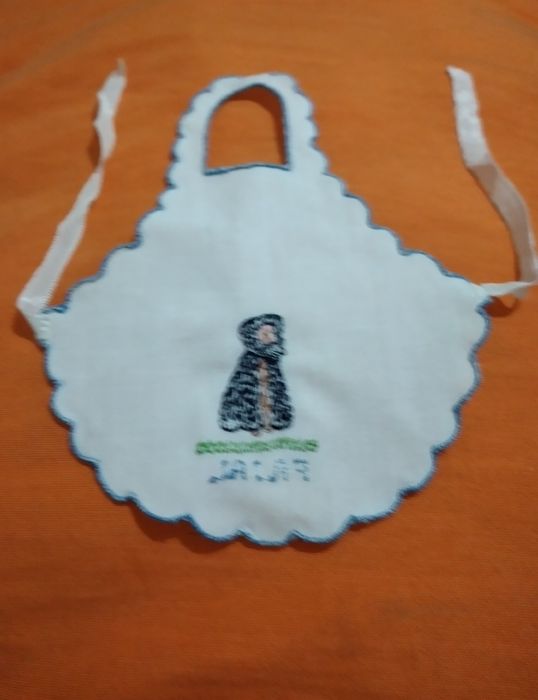 Avental de garrafas bordado da Ilha do Faial