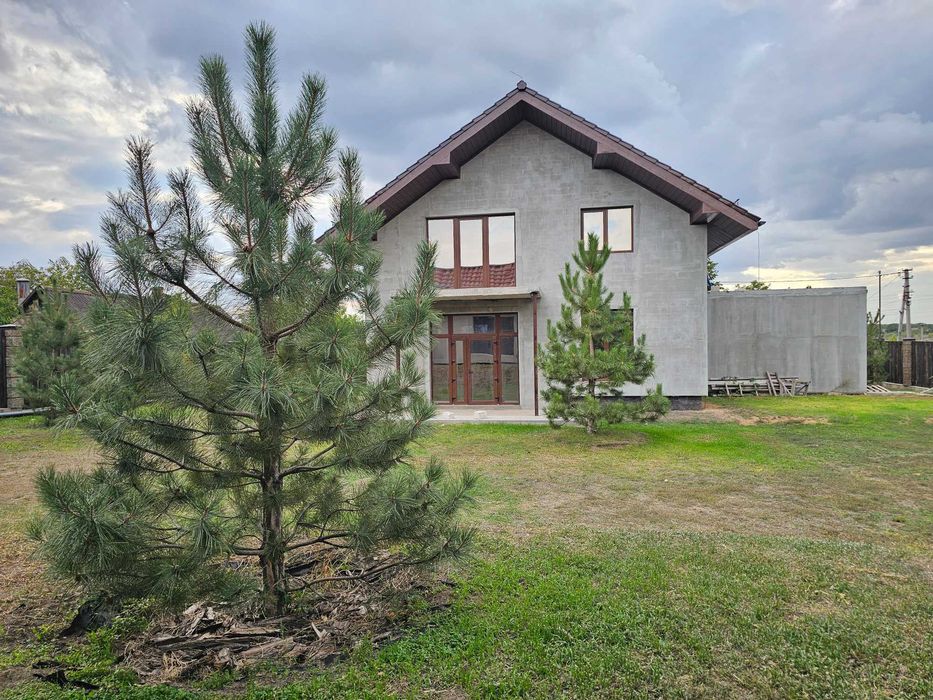 Продаётся новый просторный дом недалеко от воды, в районе Карачунов