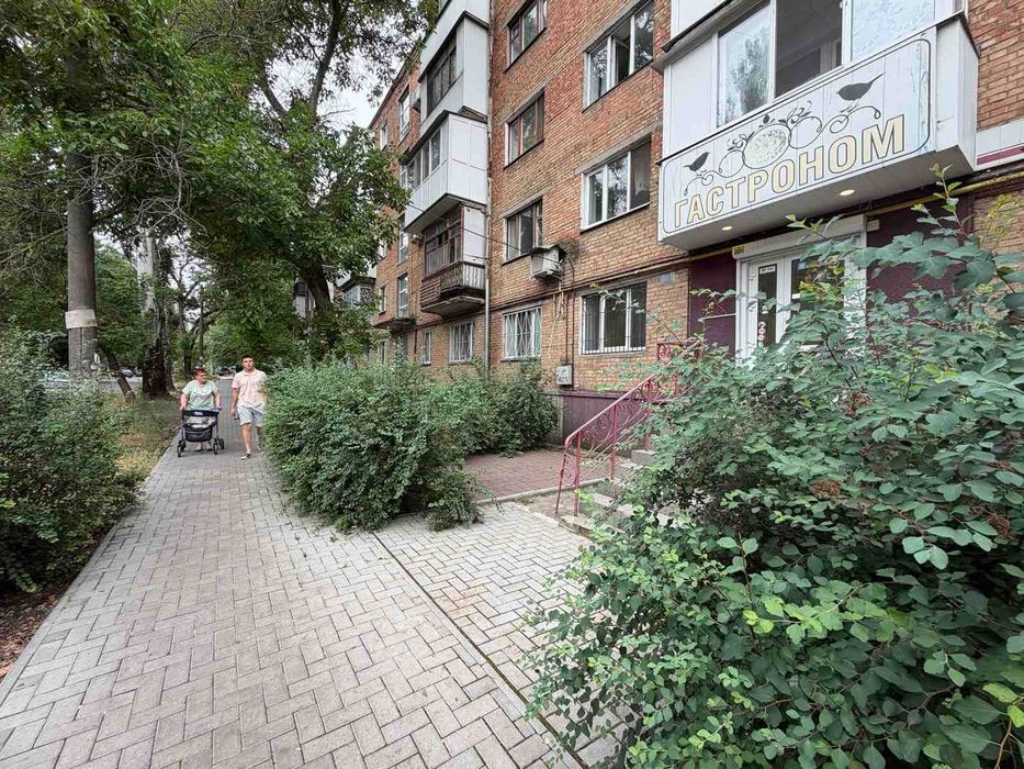 Продаю приміщення вільного призначення 84 метри  на ПТЗ. ц1
