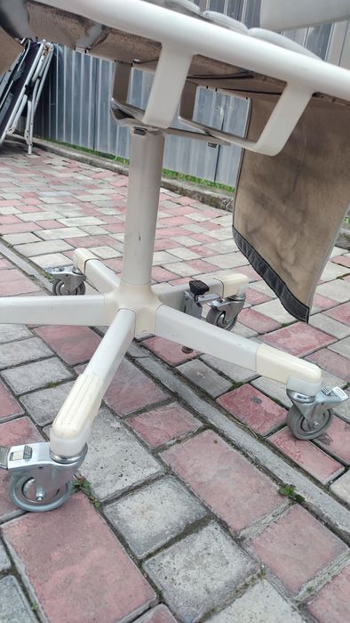 Крісло перукарське,для дому,комп'ютерне.