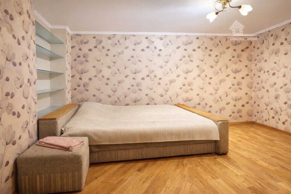 Київ. Будинок 250 кв. Теплий басейн, сауна, генератор.