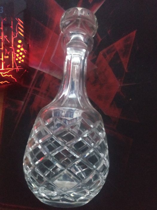 Продам хрустальную бутылку