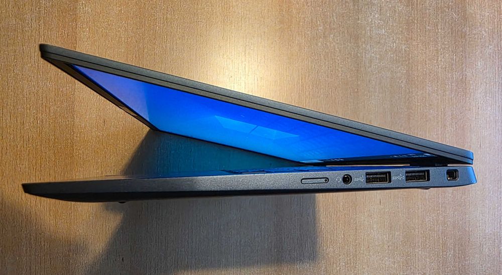 Dell Latitude 7450 Ultralight 5 135U/32Gb DDR5/1024ssd/ FHD *вага 1,2 кг* як новий*
