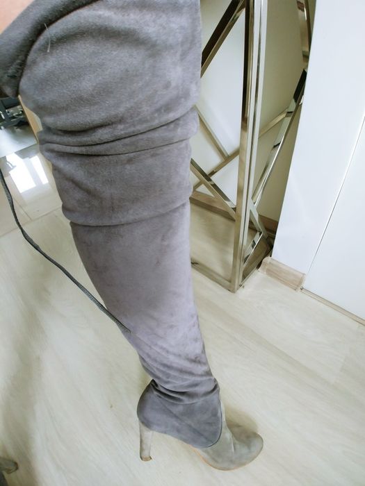 Szare kozaki zamszowe ze skóry Muszkieterki Stuart Weitzman r.39