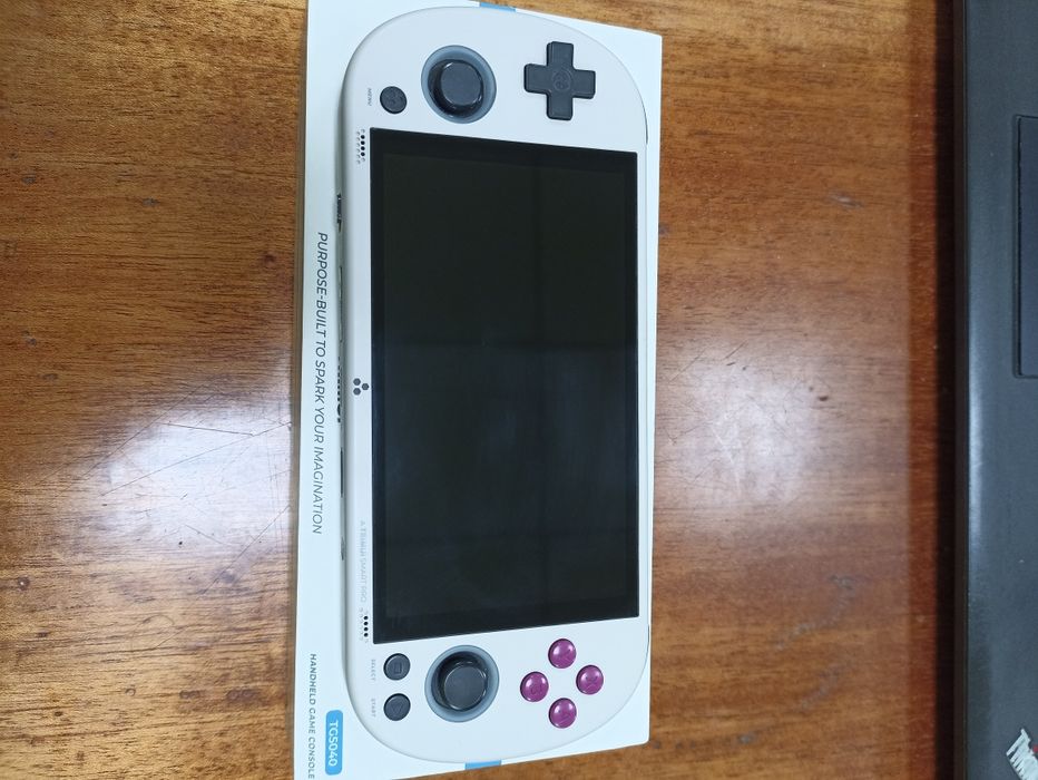 Портативна ігрова консоль Trimui Smart Pro