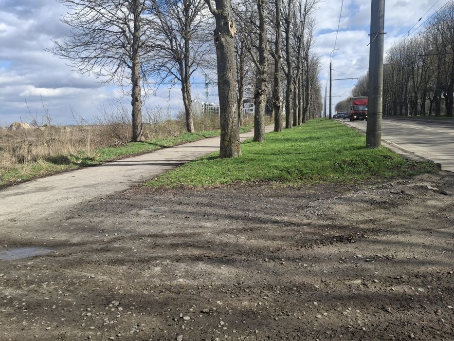 Продам землю під комерційне будівництво в місті Рівне