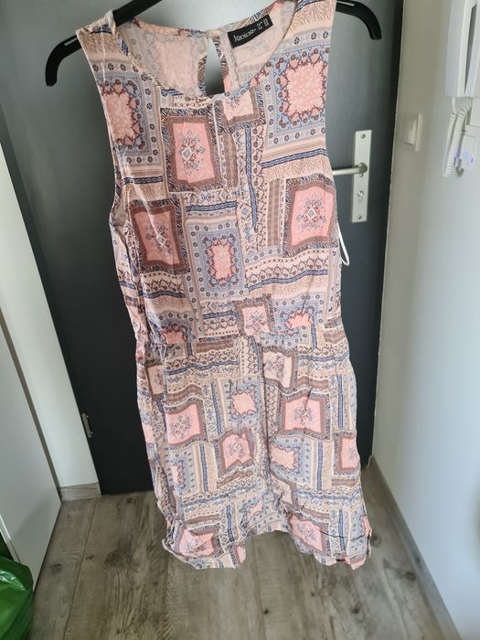 Letnia sukienka we wzory, rozmiar S