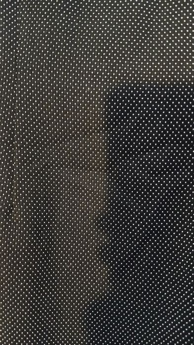 czarna sukienka w kropki