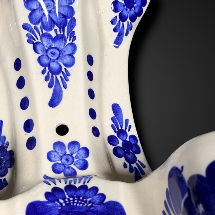 świecznik ścienny fajans Włocławek kwiaty kobalt b6/012436