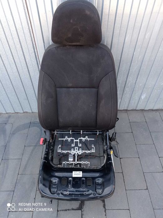 Opel Insignia oparcie zagłówek fotel przedni kierowcy g4