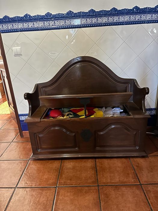 Banco-Bau de madeira excelente - oportunidad