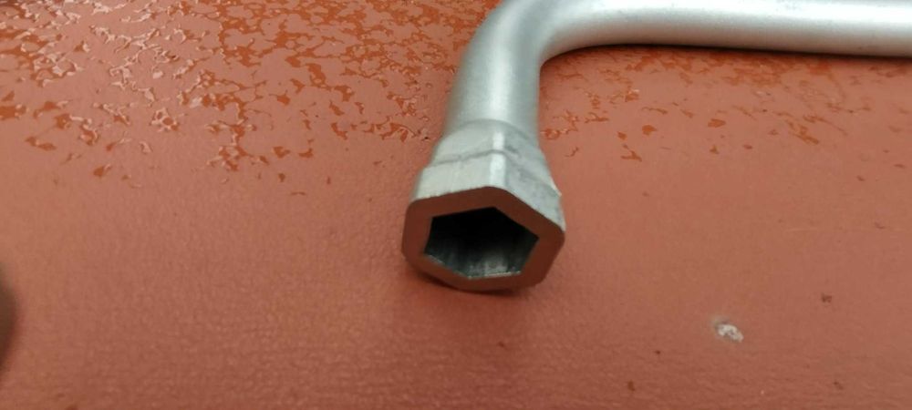 Lewarek podnośnik VW Skoda Audi Seat + klucz 17mm  ORYGINAŁ!!!