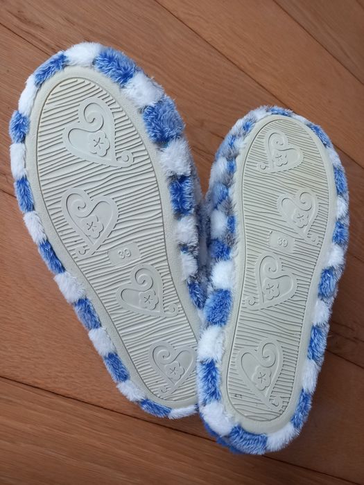 Chinelos de quarto com pompons, tam. 39