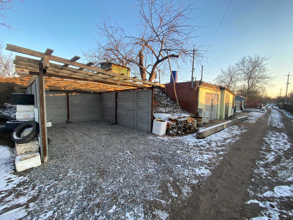 Продам дачну ділянку з гаражем та інш. зручностями (р-н кафе "У Міші")