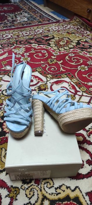 Босоножки и туфли