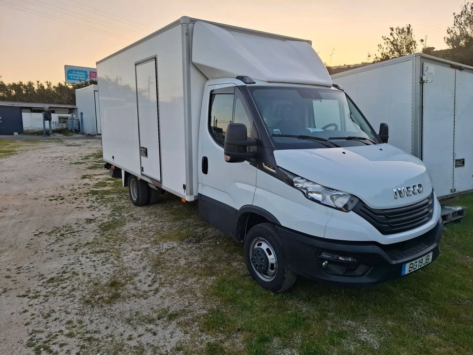 Iveco Iveco 35.18 cx fechada plat e elevatoria e cx aut