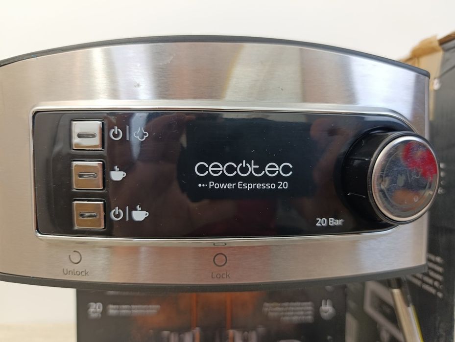 ekspres do kawy kolbowy – srebrny, 20 bar, mało używany, Cecotec Espre