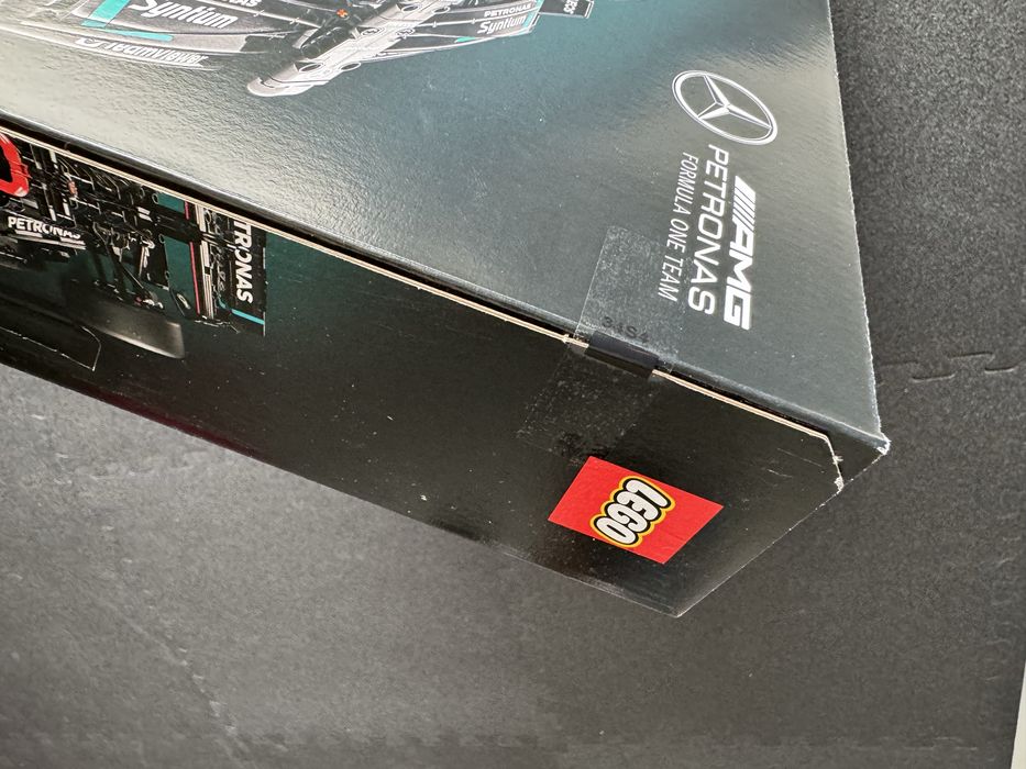 Lego Technic Mercedes AMG F1 W14 e Performance