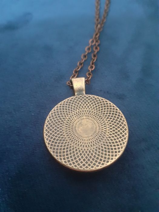 Corrente Pingente Medalha Rainha Nefertiti do Egipto - Piramide Faraó