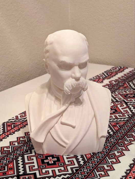 Бюст Тараса Шевченка, статуетка