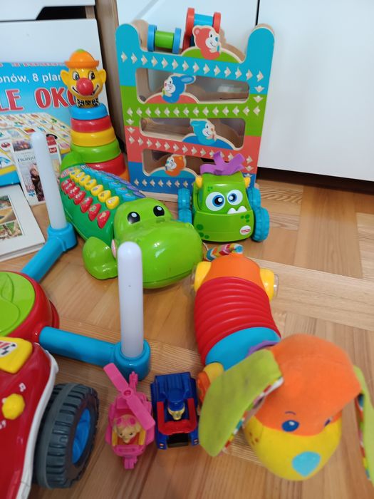 Zabawki, gry, książeczki, misie.