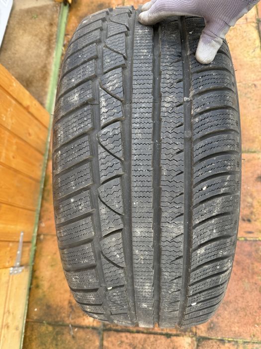 Star Performance stratos UHP 245/45/18 100H